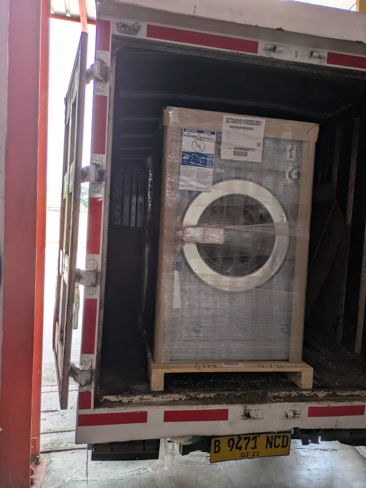 Dokumentasi pengiriman mesin laundry komersial VALO