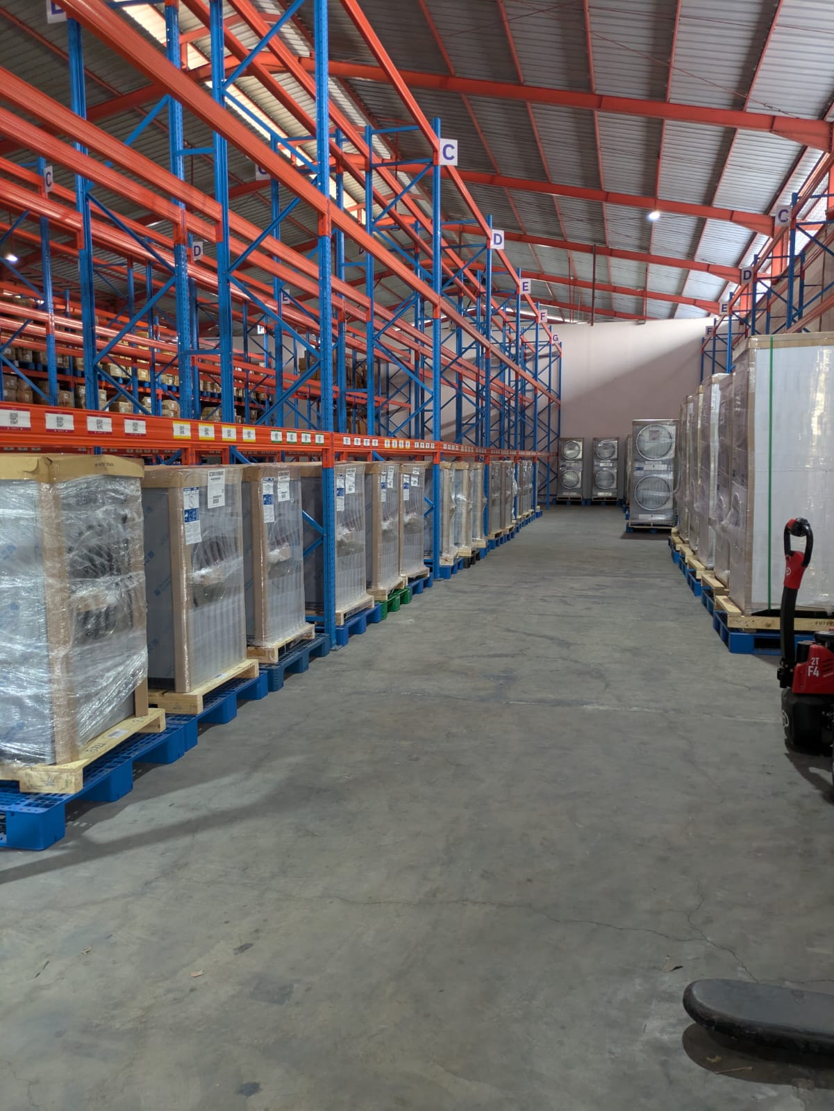 Stok mesin laundry di gudang VALO